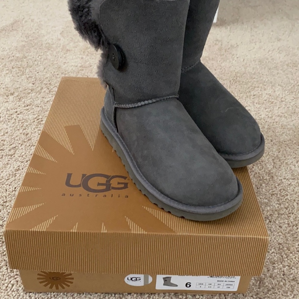 Ugg Bailey button